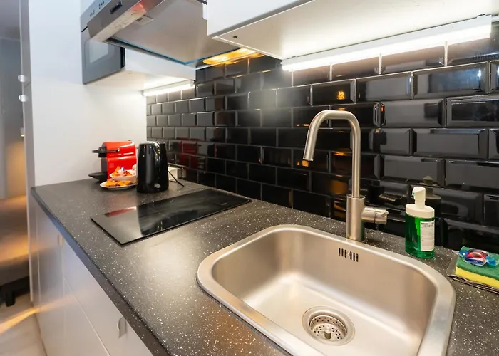 Victoria 2 People Parking Ac Wifi